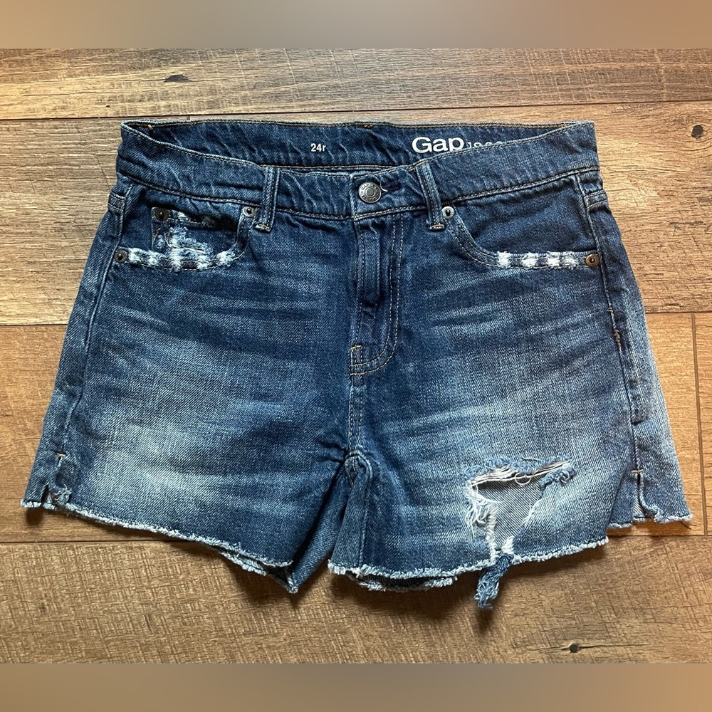 Gap Distressed Short Sz 24R